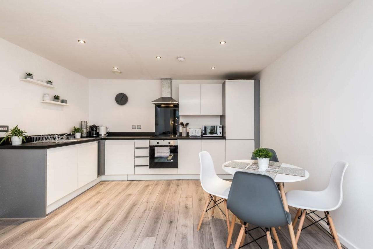 Host & - Oldham Place Apartment *